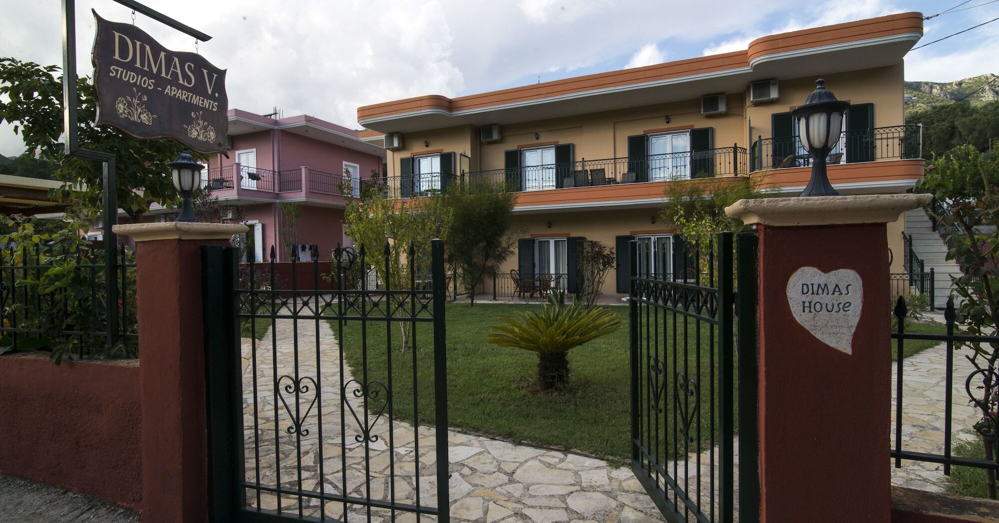 Dimas V House Aparthotel Parga Exterior photo